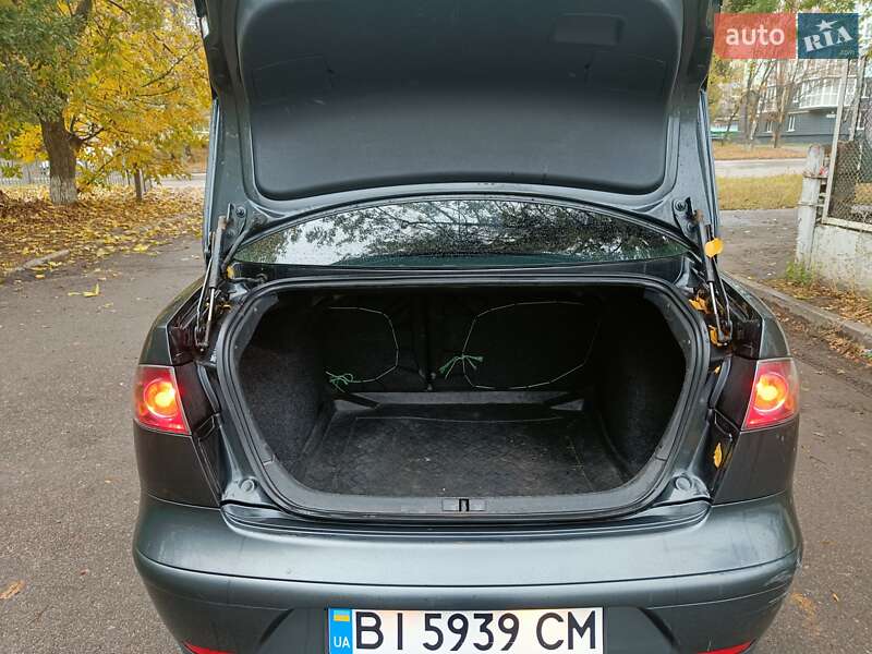 Седан SEAT Cordoba 2009 в Полтаве