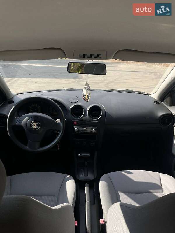 Седан SEAT Cordoba 2003 в Днепре