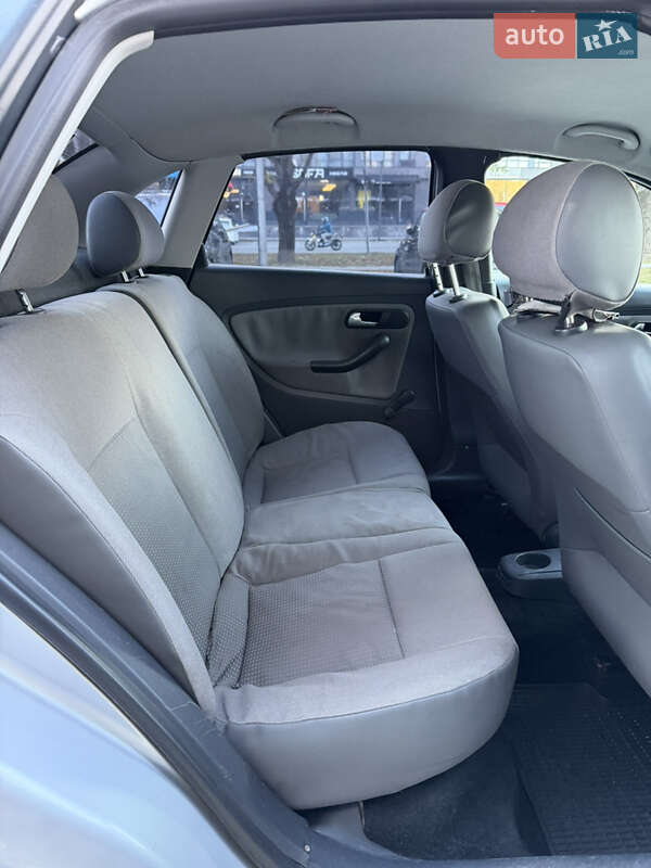 Седан SEAT Cordoba 2003 в Ужгороді фото 13 Седан SEAT Cordoba 2003 в Ужгороді