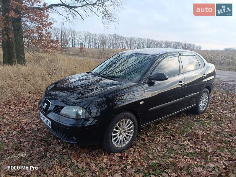 Седан SEAT Cordoba 2007 в Ромнах