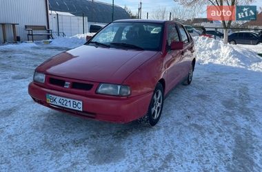 Седан SEAT Cordoba 1995 в Рівному