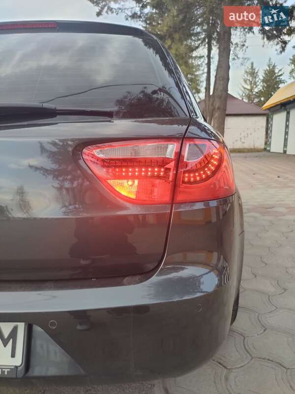 Седан SEAT Exeo 2011 в Умани