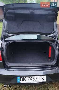 Седан SEAT Exeo 2011 в 