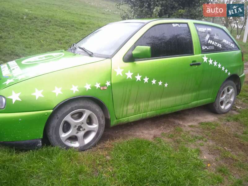 Хетчбек SEAT Ibiza 1994 в Чернівцях