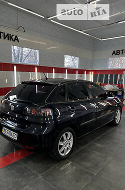 Хетчбек SEAT Ibiza 2006 в Дніпрі