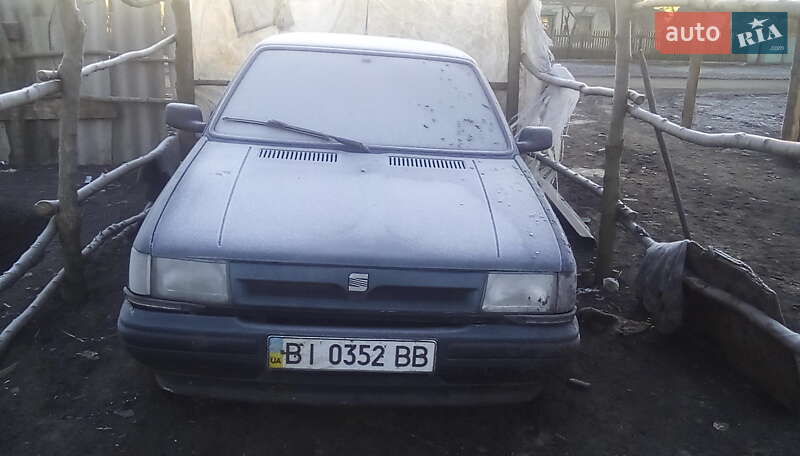 Седан SEAT Ibiza 1995 в Карлівці