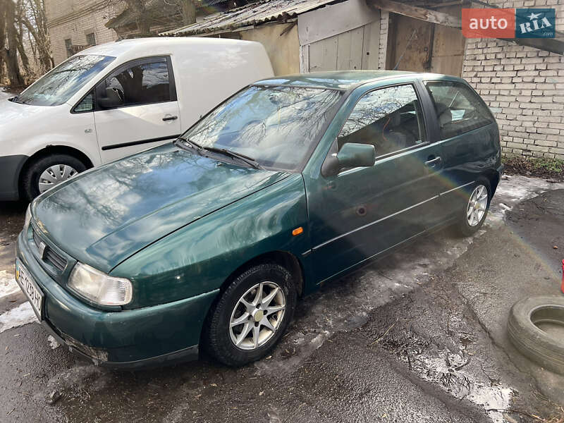 Хетчбек SEAT Ibiza 1999 в Дніпрі