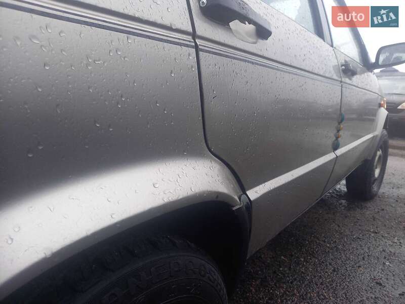 Хетчбек SEAT Ibiza 1988 в Новоархангельську