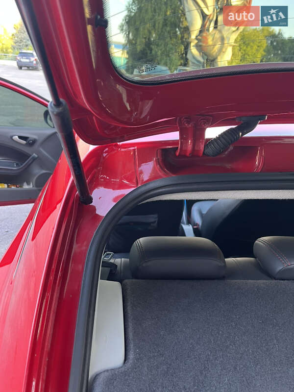 Хетчбек SEAT Ibiza 2010 в Дніпрі