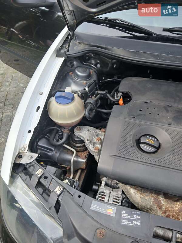 Хэтчбек SEAT Ibiza 2003 в Шумске