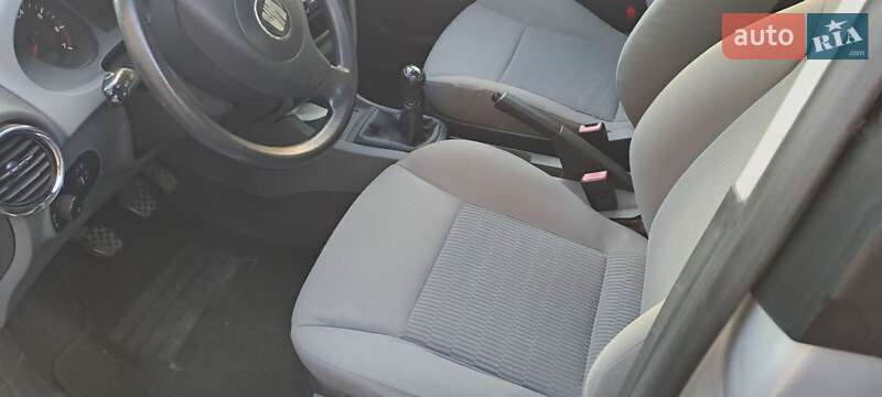 Хэтчбек SEAT Ibiza 2002 в Запорожье