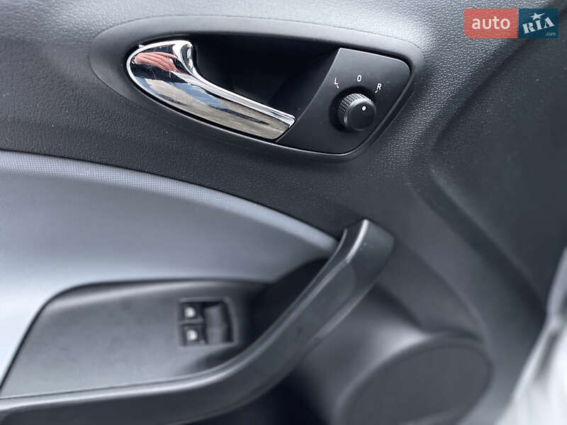 Хетчбек SEAT Ibiza 2013 в Києві