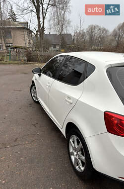 Хэтчбек SEAT Ibiza 2010 в 