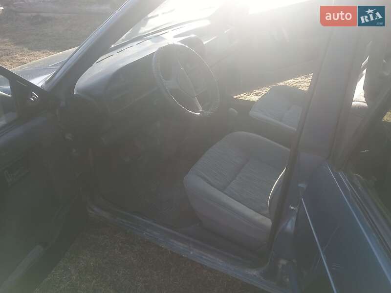 Хэтчбек SEAT Ibiza 1990 в Сколе