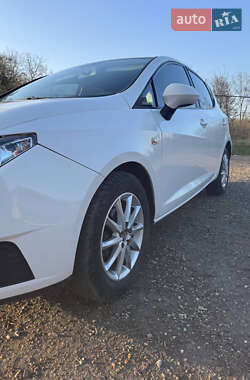 Хетчбек SEAT Ibiza 2011 в  фото 3 Хетчбек SEAT Ibiza 2011 в