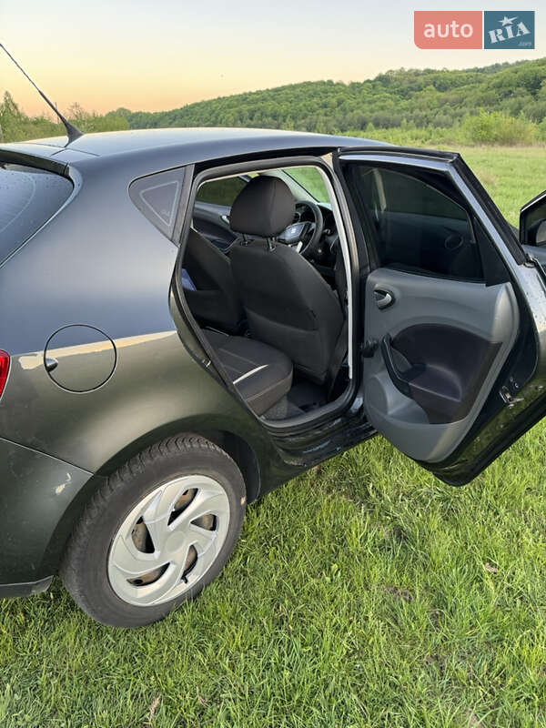 Хетчбек SEAT Ibiza 2011 в Мукачевому