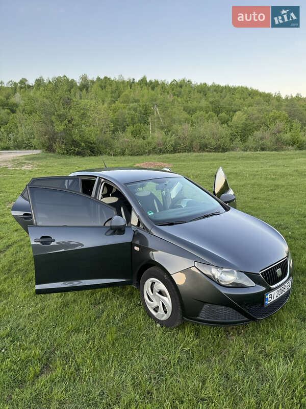 Хетчбек SEAT Ibiza 2011 в Мукачевому