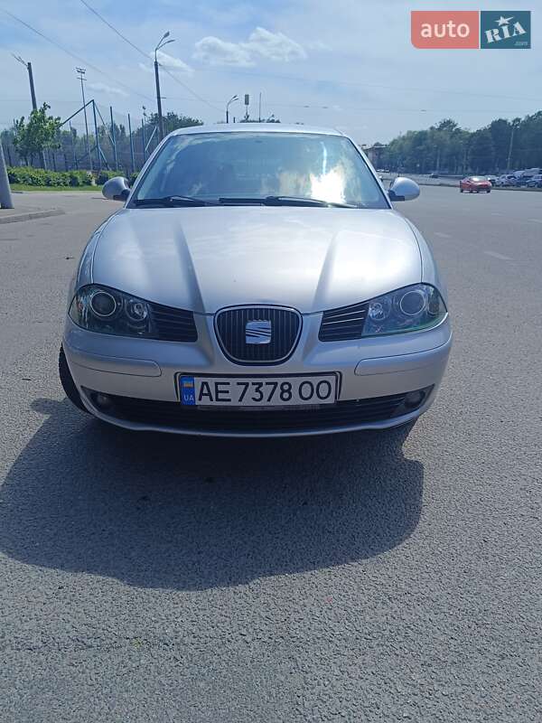 Хетчбек SEAT Ibiza 2003 в Дніпрі