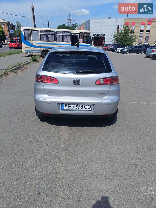 Хетчбек SEAT Ibiza 2003 в Дніпрі