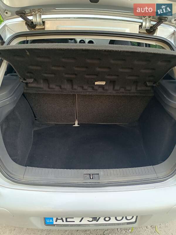 Хетчбек SEAT Ibiza 2003 в Дніпрі