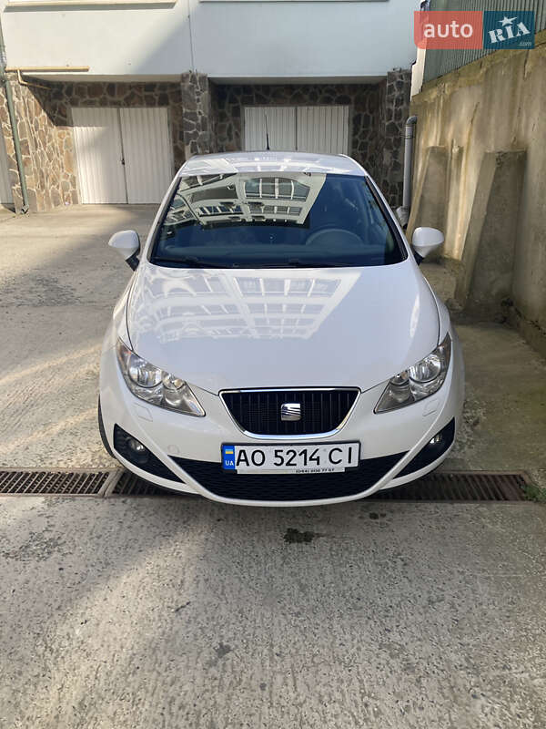 Хетчбек SEAT Ibiza 2011 в 
