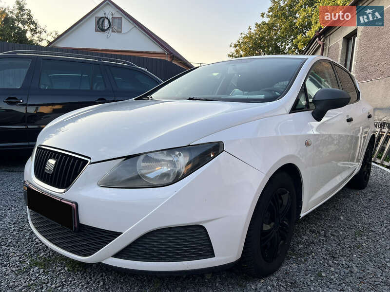 Хэтчбек SEAT Ibiza 2010 в 