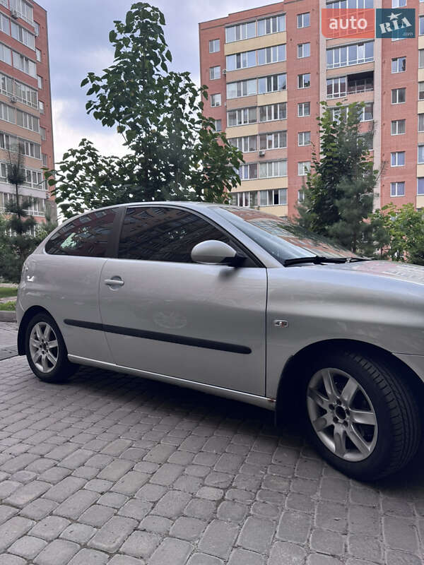 Хетчбек SEAT Ibiza 2006 в Вінниці