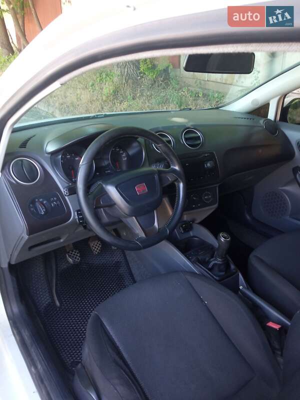 Хэтчбек SEAT Ibiza 2011 в Запорожье