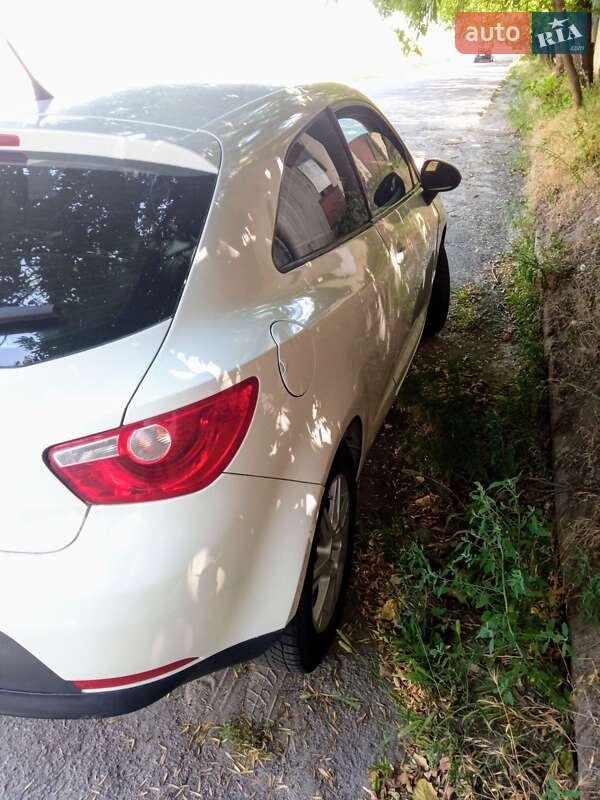 Хэтчбек SEAT Ibiza 2011 в Запорожье
