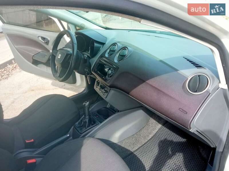 Хэтчбек SEAT Ibiza 2011 в Запорожье
