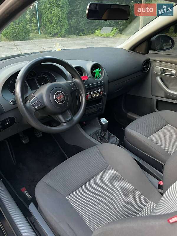 Хетчбек SEAT Ibiza 2006 в Хорошеві