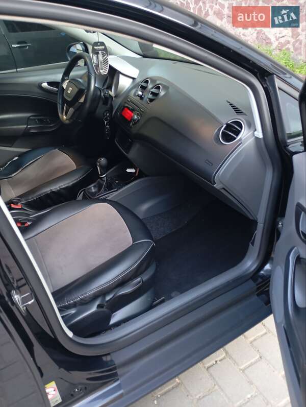 Хетчбек SEAT Ibiza 2011 в Снятині