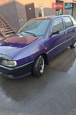 Хетчбек SEAT Ibiza 1995 в Стоянці