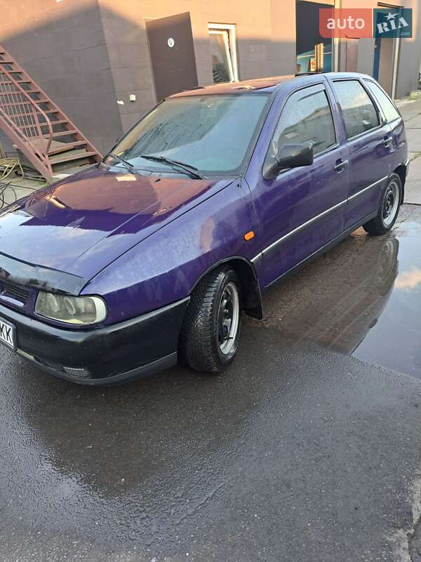 Хетчбек SEAT Ibiza 1995 в Стоянці
