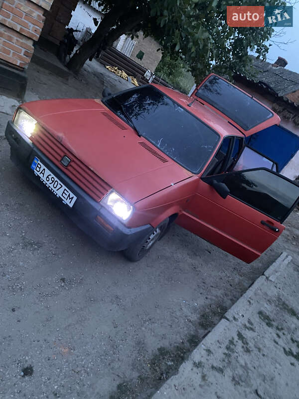 Хетчбек SEAT Ibiza 1989 в Новгородці