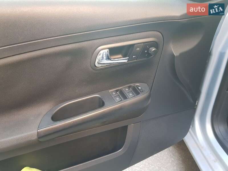 Хэтчбек SEAT Ibiza 2003 в Киеве