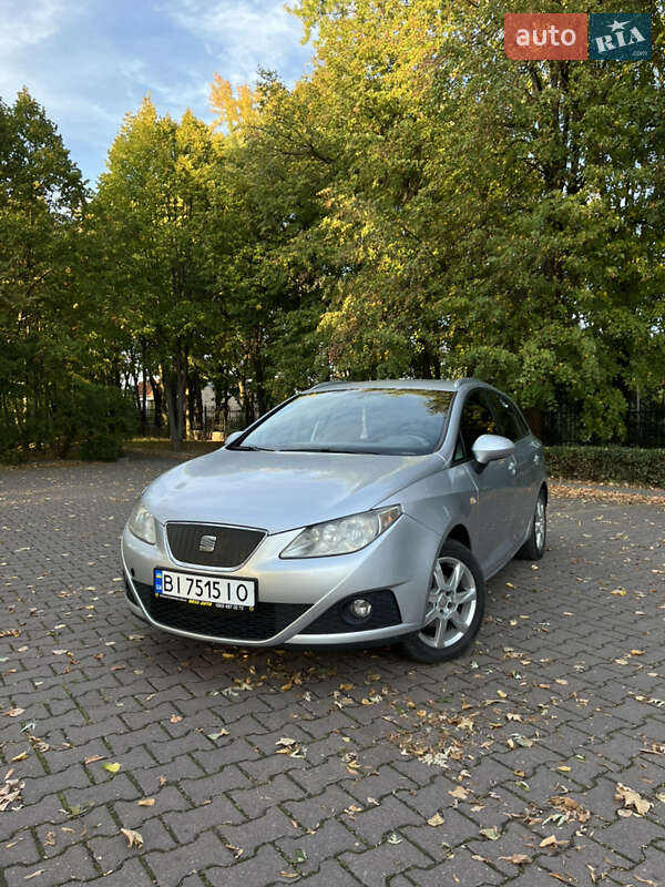 Хетчбек SEAT Ibiza 2011 в  фото Хетчбек SEAT Ibiza 2011 в