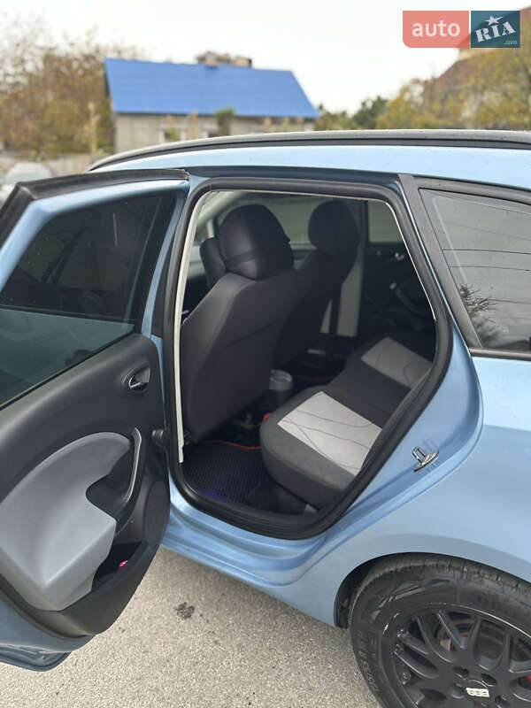 Хэтчбек SEAT Ibiza 2012 в Днепре