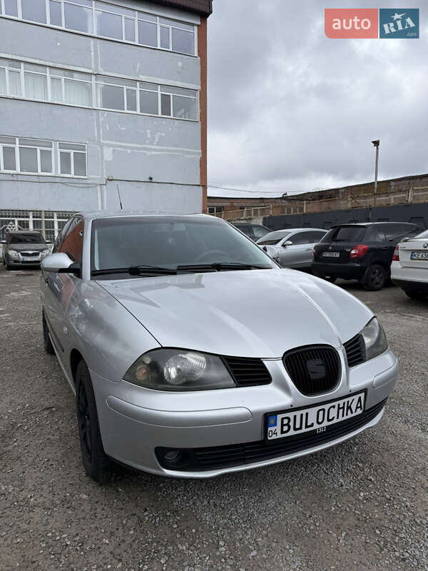 Хетчбек SEAT Ibiza 2003 в Дніпрі