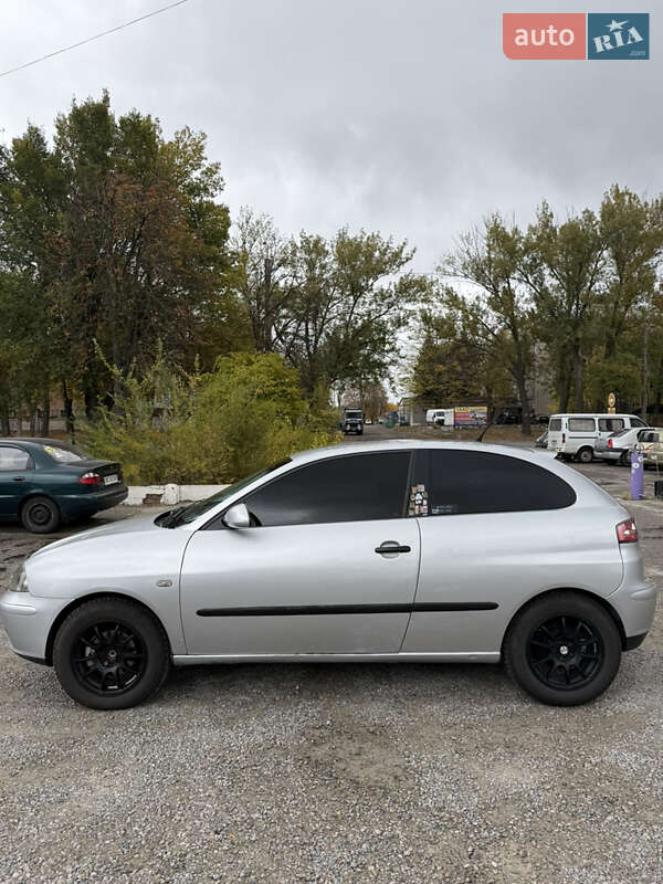 Хетчбек SEAT Ibiza 2003 в Дніпрі