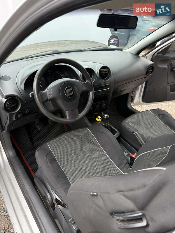 Хетчбек SEAT Ibiza 2003 в Дніпрі