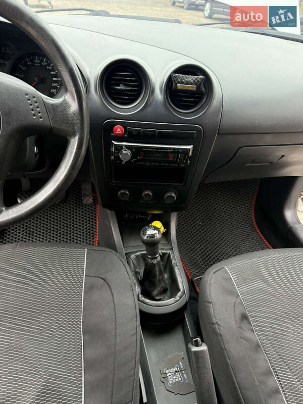 Хетчбек SEAT Ibiza 2003 в Дніпрі