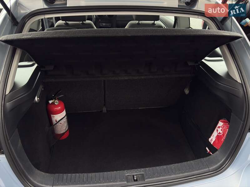 Хэтчбек SEAT Ibiza 2004 в Киеве