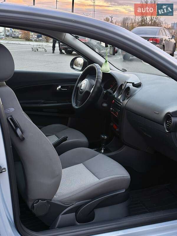 Хэтчбек SEAT Ibiza 2004 в Киеве