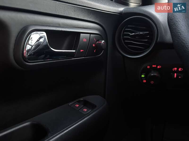 Хэтчбек SEAT Ibiza 2004 в Киеве