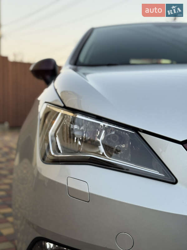 Хэтчбек SEAT Ibiza 2015 в Вишневом фото 4 Хэтчбек SEAT Ibiza 2015 в Вишневом