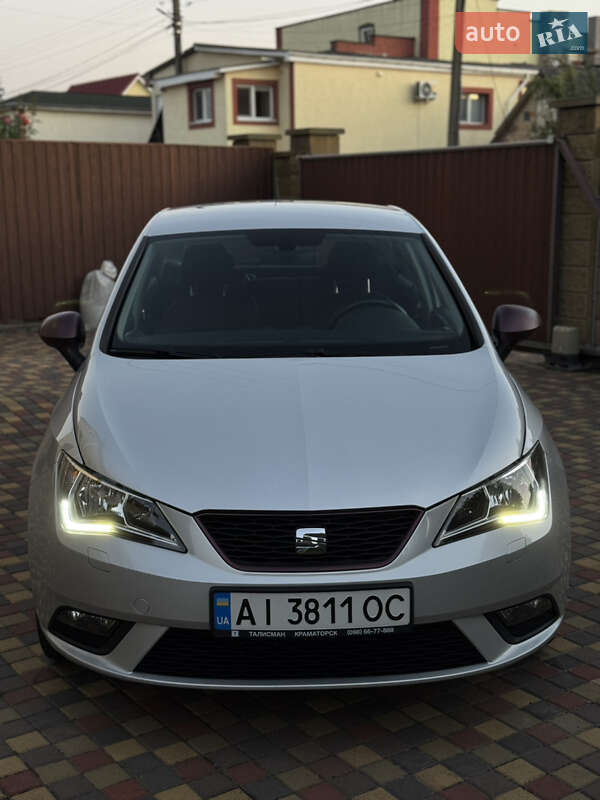Хэтчбек SEAT Ibiza 2015 в Вишневом фото 8 Хэтчбек SEAT Ibiza 2015 в Вишневом