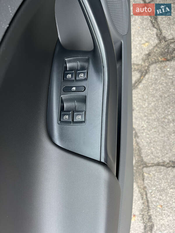 Хэтчбек SEAT Ibiza 2011 в Хороле фото 17 Хэтчбек SEAT Ibiza 2011 в Хороле