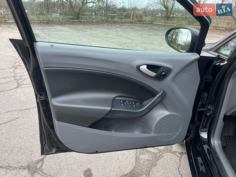 Хэтчбек SEAT Ibiza 2011 в Хороле фото 11 Хэтчбек SEAT Ibiza 2011 в Хороле