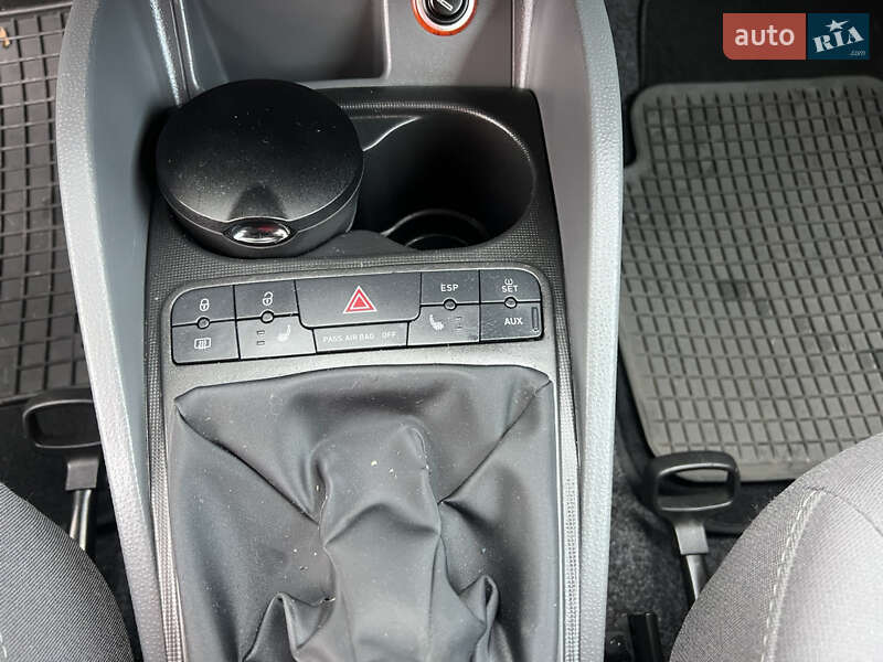 Хэтчбек SEAT Ibiza 2011 в Хороле фото 18 Хэтчбек SEAT Ibiza 2011 в Хороле